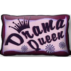 Подушка "Королева драмы"